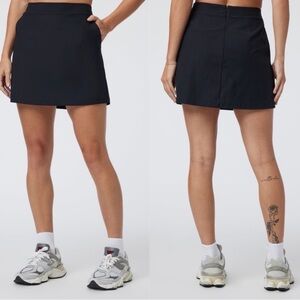 NWT Vuori Women's Black Meta Skirt